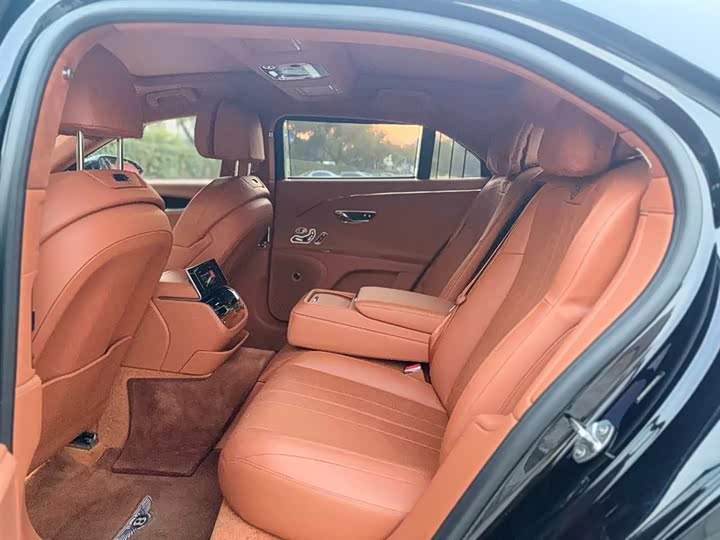 Фото 5 - Bentley Flying Spur