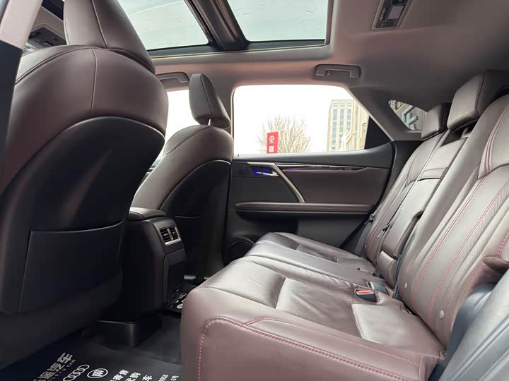 Фото 8 - Lexus RX