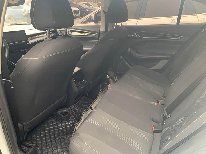 Фото 5 - Roewe i5