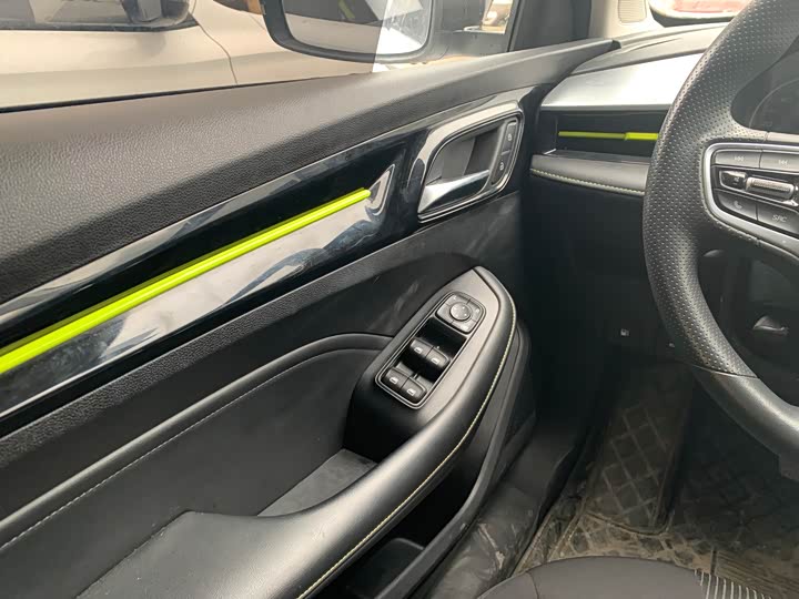 Фото 8 - Roewe i5