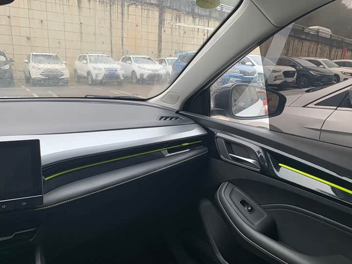 Фото 9 - Roewe i5