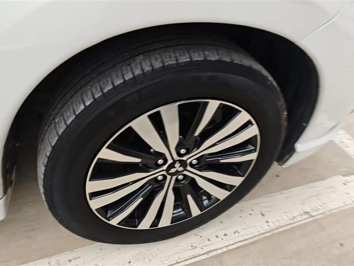 Фото 6 - Mitsubishi Outlander