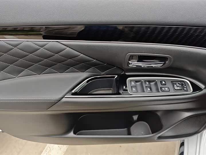 Фото 7 - Mitsubishi Outlander