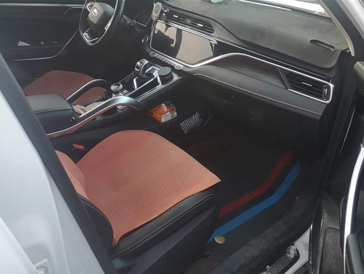 Фото 8 - Geely Atlas