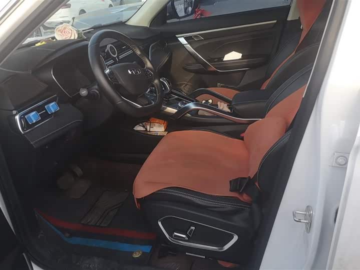 Фото 9 - Geely Atlas