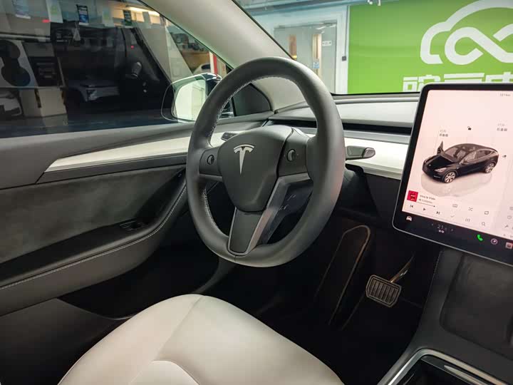 Фото 3 - Tesla Model Y