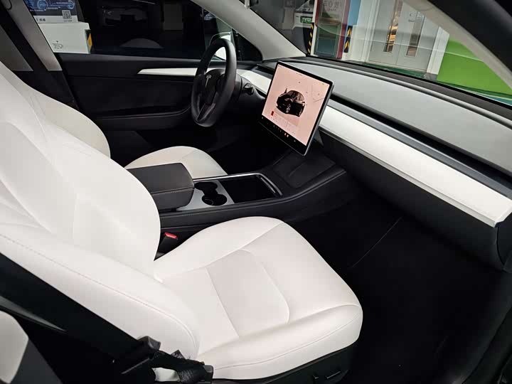 Фото 6 - Tesla Model Y