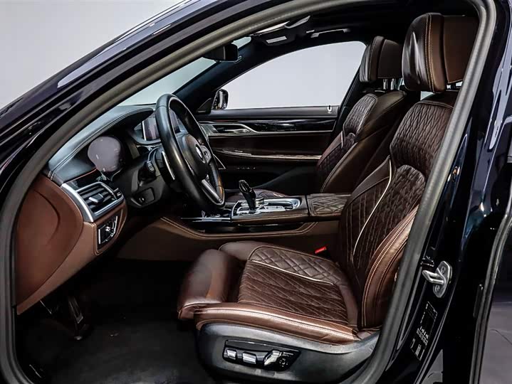 Фото 9 - BMW 7 Series