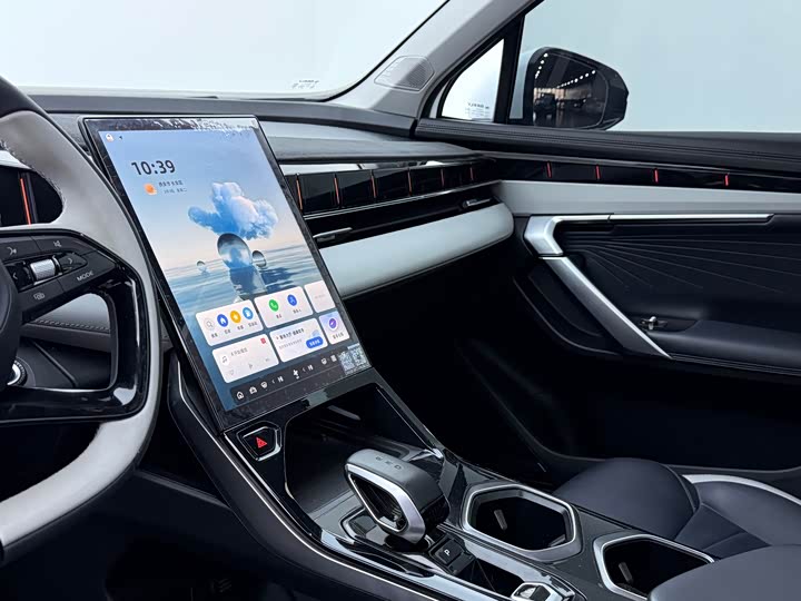 Фото 4 - Geely Atlas L