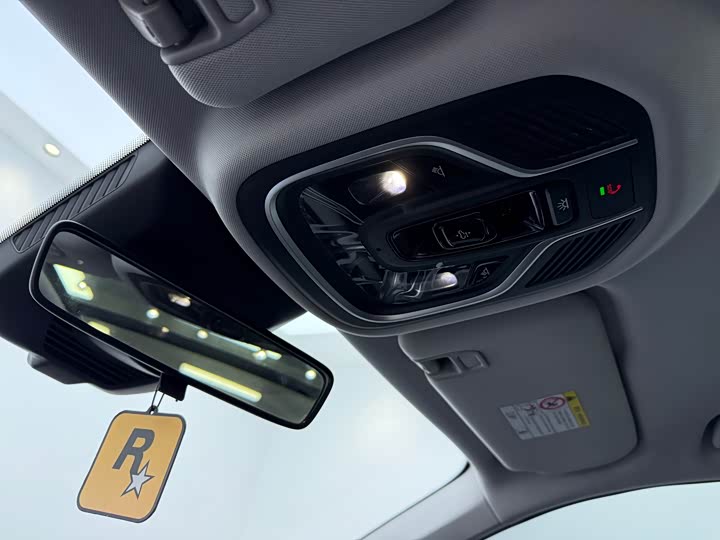 Фото 6 - Geely Atlas L