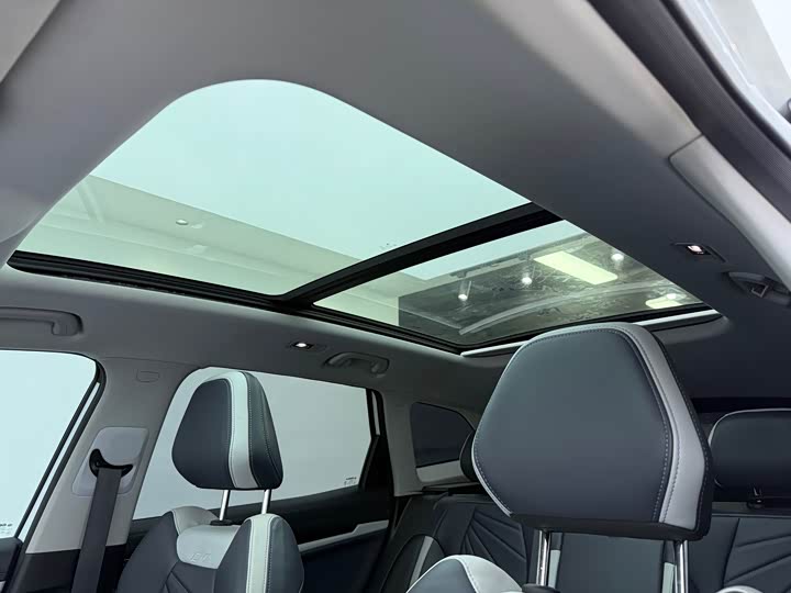 Фото 7 - Geely Atlas L