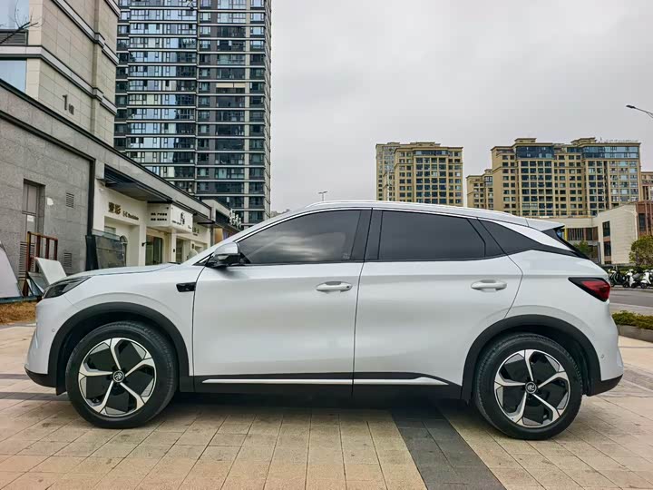 Фото 3 - BYD Yuan Plus