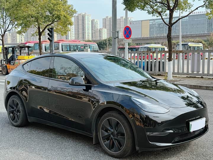 Фото 3 - Tesla Model Y