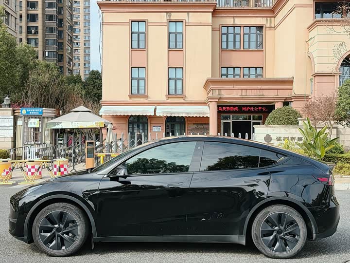 Фото 4 - Tesla Model Y