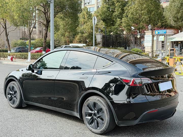 Фото 5 - Tesla Model Y