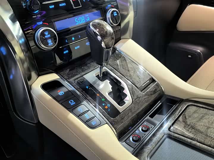 Photo 8 - Toyota Alphard