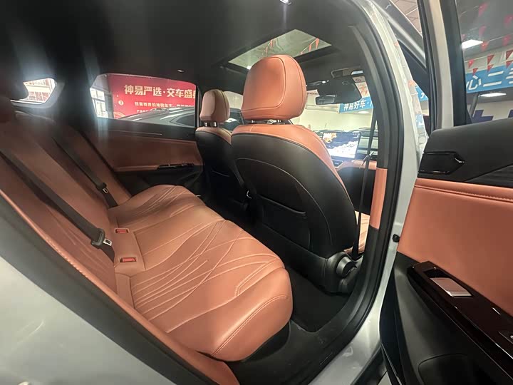 Фото 7 - Geely Galaxy L6