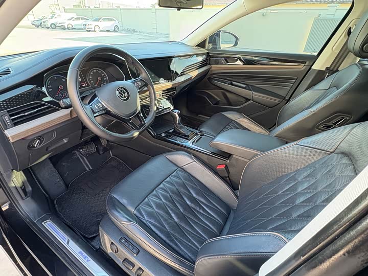 Photo 4 - Volkswagen Passat Hybrid