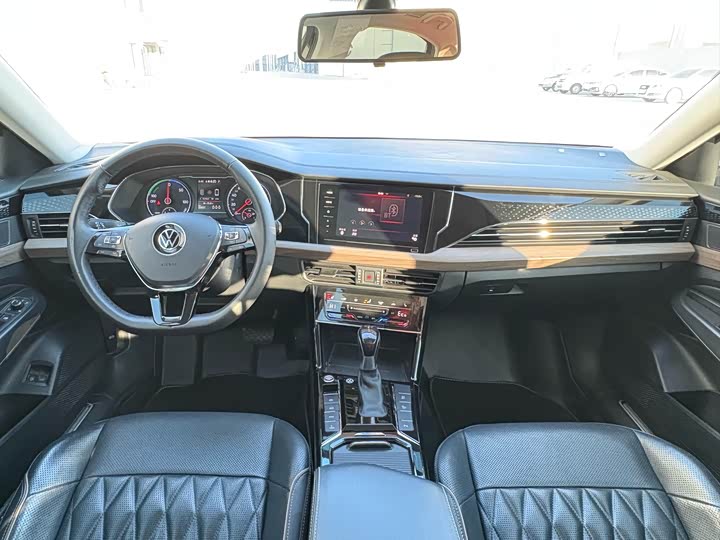 Photo 6 - Volkswagen Passat Hybrid