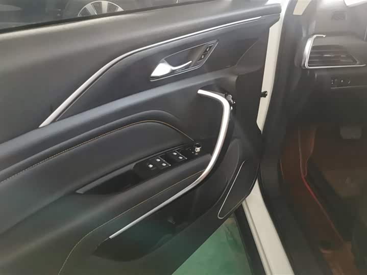 Фото 7 - Bestune T77