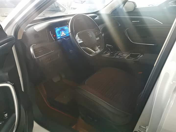 Фото 9 - Bestune T77