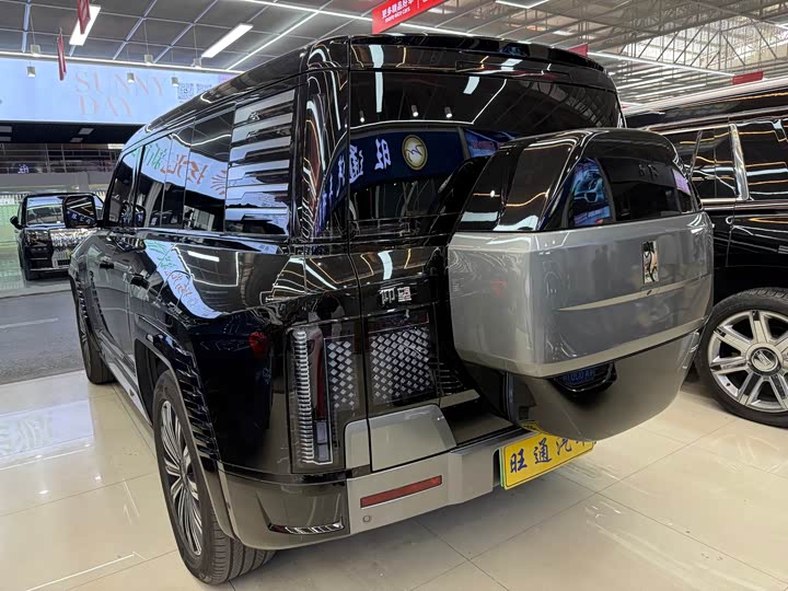 Фото 4 - BYD Yangwang U8