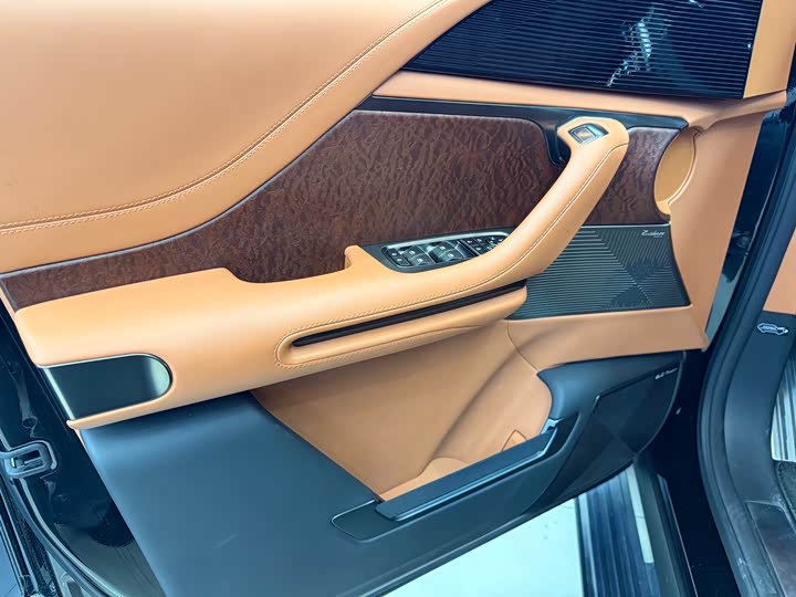 Фото 9 - BYD Yangwang U8