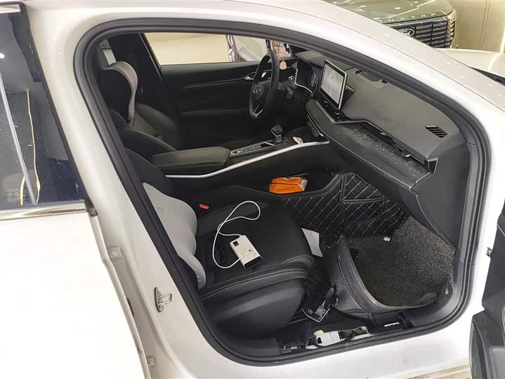 Photo 8 - Geely Preface