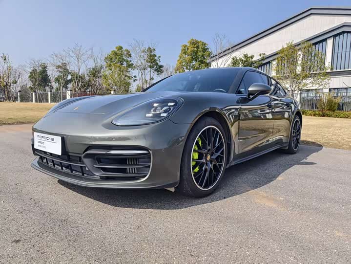 Фото 1 - Porsche Panamera Hybrid