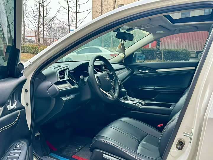 Фото 4 - Honda Civic