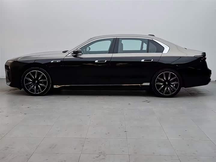 Фото 3 - BMW 7 Series Hybrid