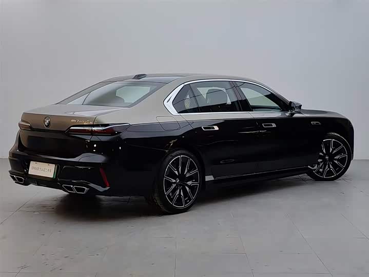 Фото 4 - BMW 7 Series Hybrid
