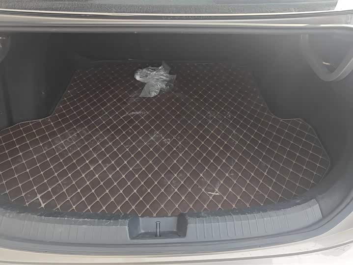 Фото 4 - Volkswagen Sagitar L