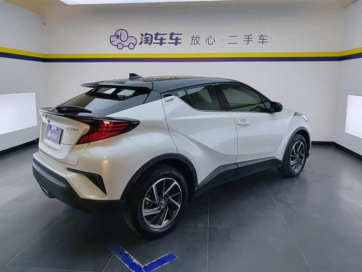 Фото 3 - Toyota C-HR