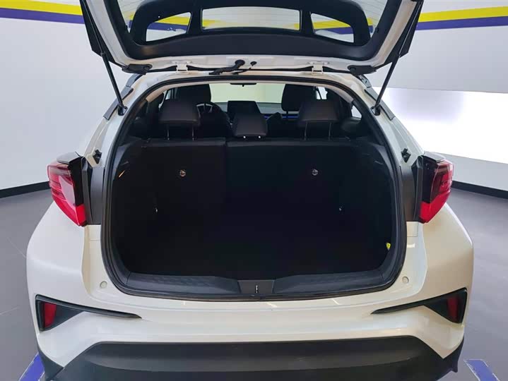 Фото 4 - Toyota C-HR