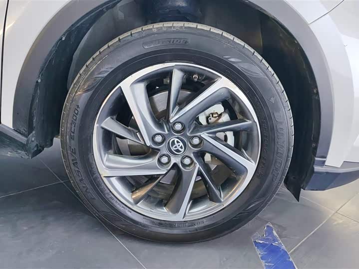 Фото 6 - Toyota C-HR