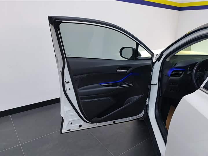 Фото 7 - Toyota C-HR