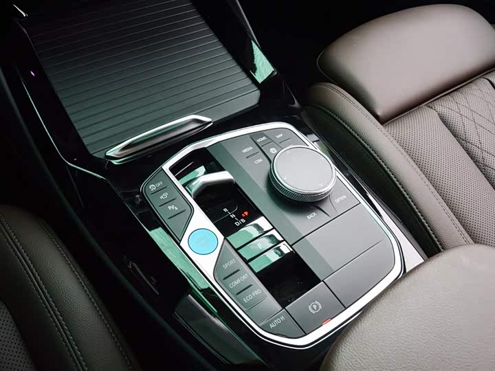 Фото 9 - BMW iX3