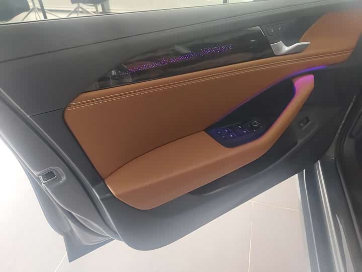 Фото 5 - Volkswagen Magotan