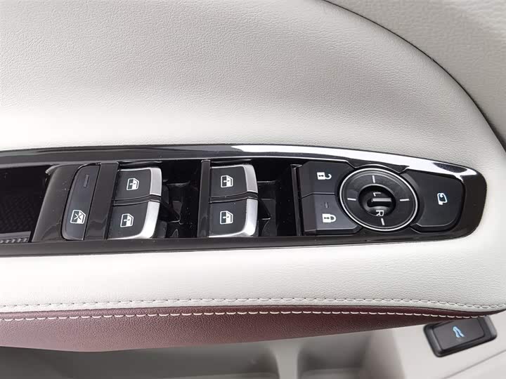 Фото 9 - Ford Equator