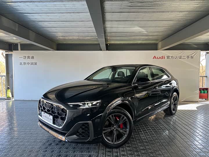 Фото 1 - Audi Q8