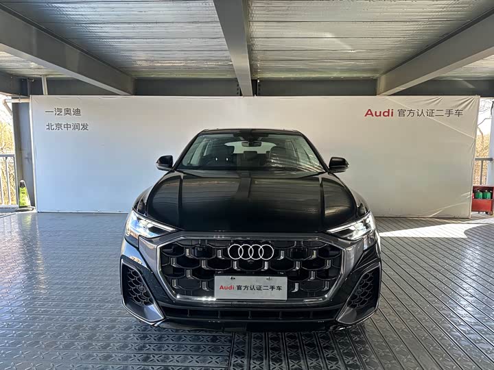 Фото 2 - Audi Q8