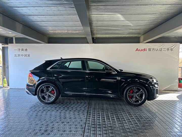 Фото 3 - Audi Q8