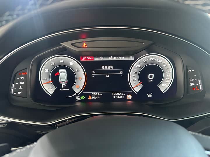 Фото 6 - Audi Q8