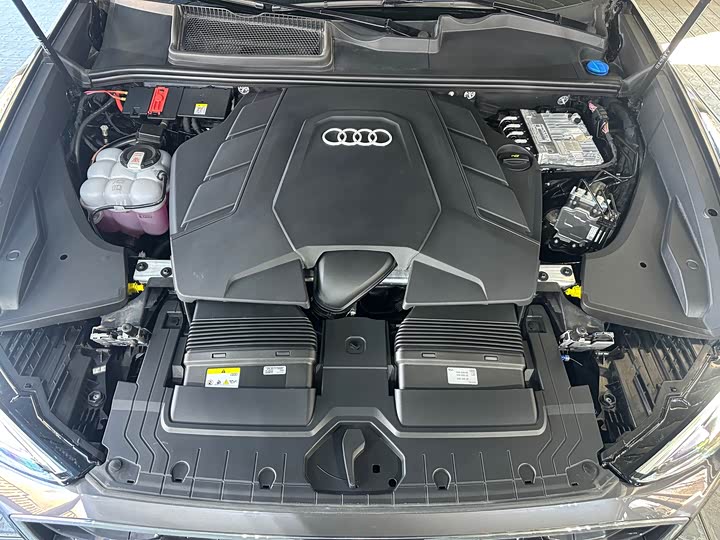 Фото 7 - Audi Q8