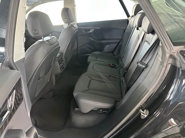 Фото 9 - Audi Q8