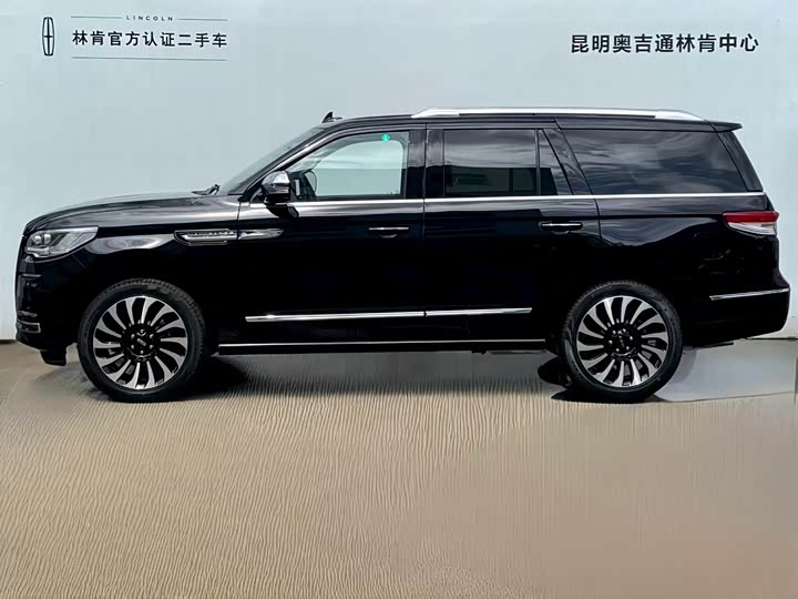 Фото 3 - Lincoln Navigator