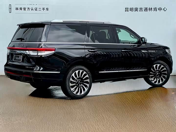 Фото 4 - Lincoln Navigator