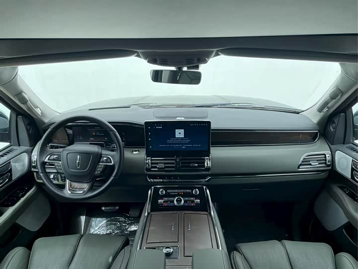 Фото 6 - Lincoln Navigator