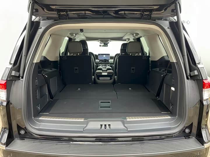 Фото 8 - Lincoln Navigator